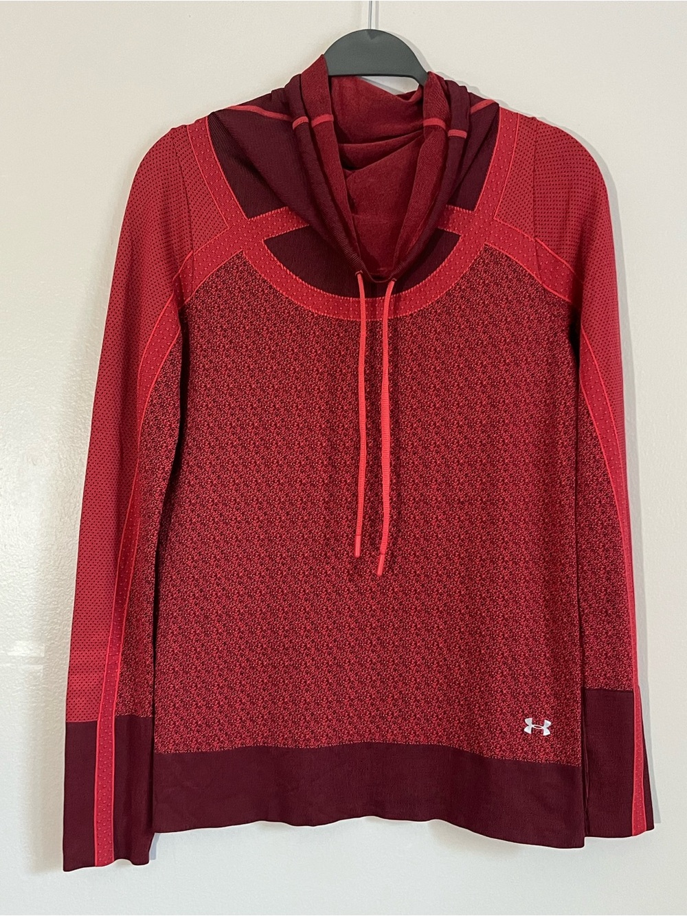 Under Armour Activewear Cowl Neck Fitted Pullover in a Two-Tone Red size Small
